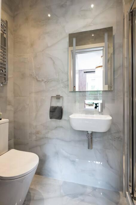 1Lsr - High-End Luxury 2 Bed Designer Apartment Londen Buitenkant foto